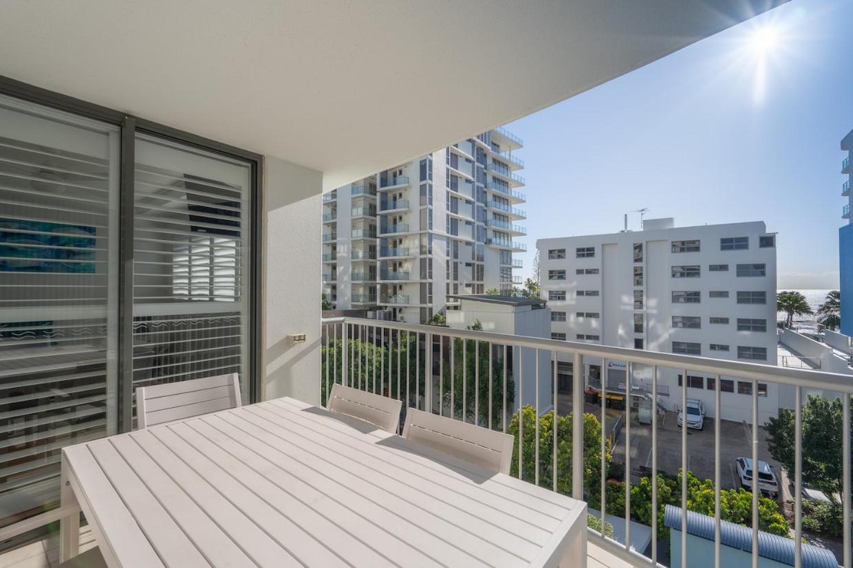 Seamark On First Aparthotel Mooloolaba Exterior photo