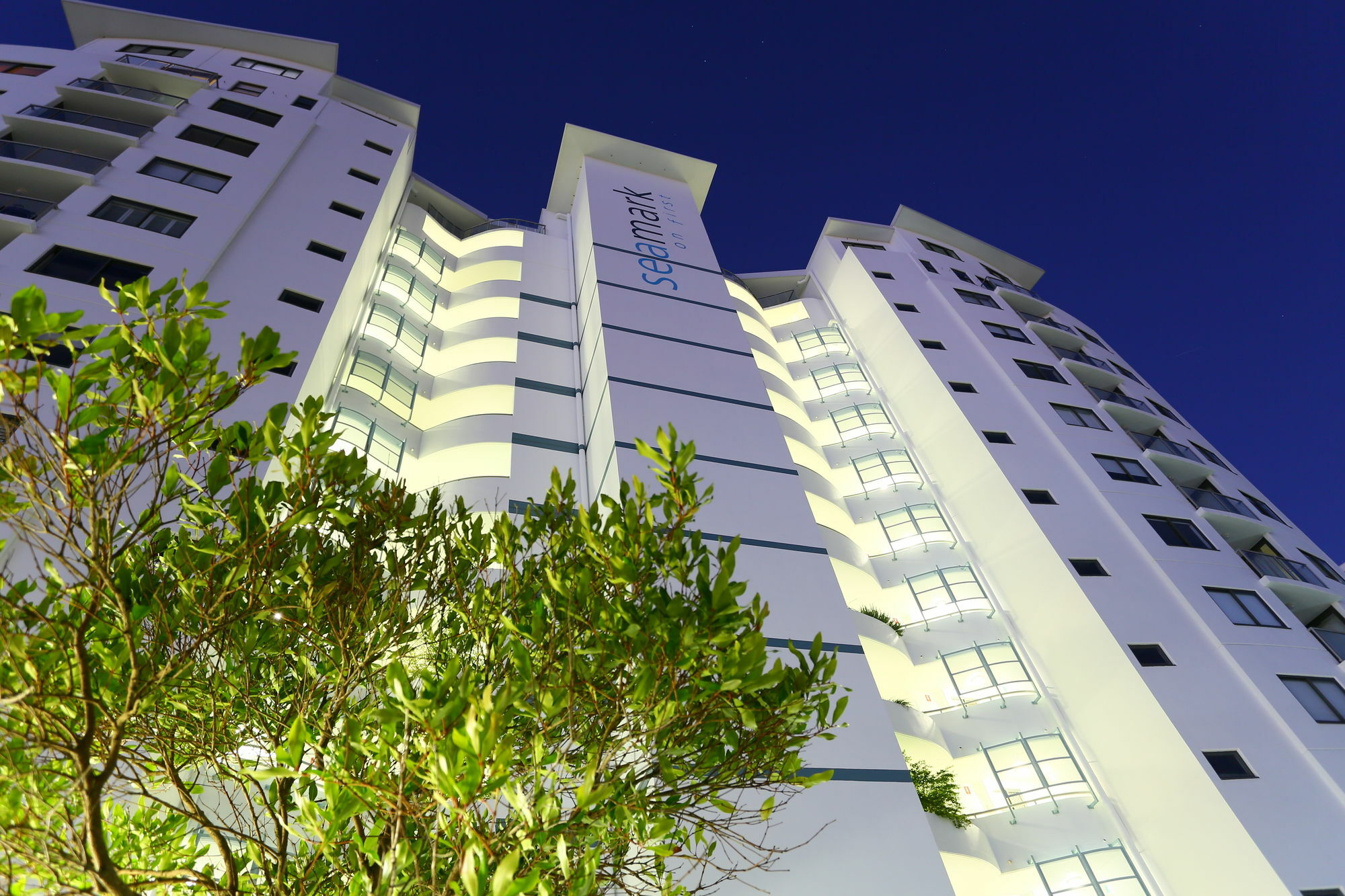 Seamark On First Aparthotel Mooloolaba Exterior photo